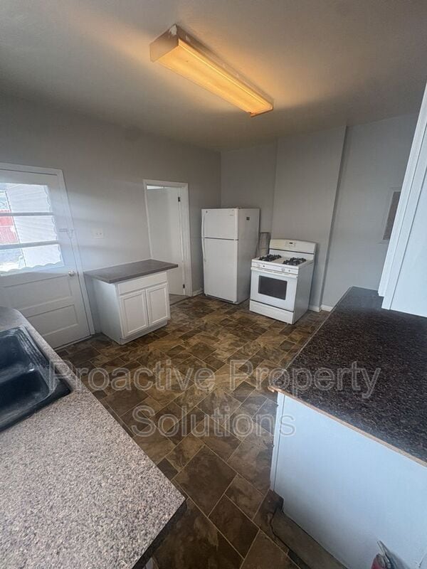 Photo - 27 Edison St