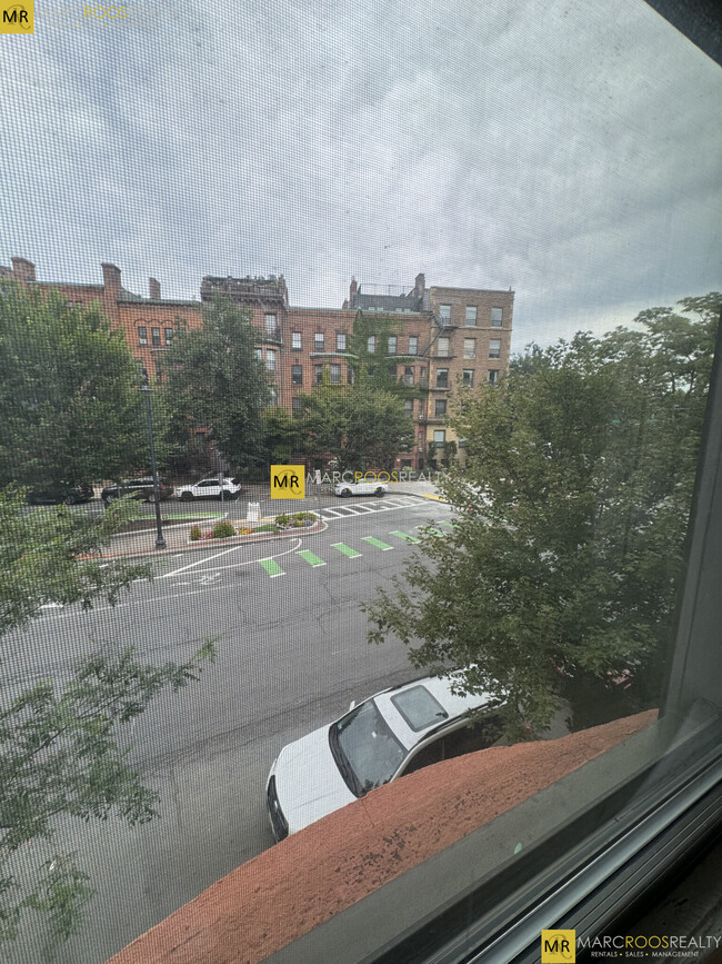 Photo - 587 Beacon St Unidad 2