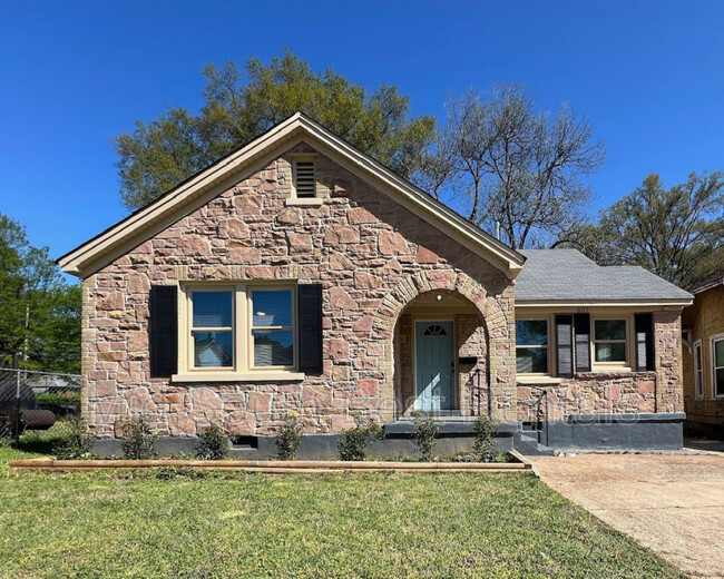 Photo - 602 E Gage Ave House