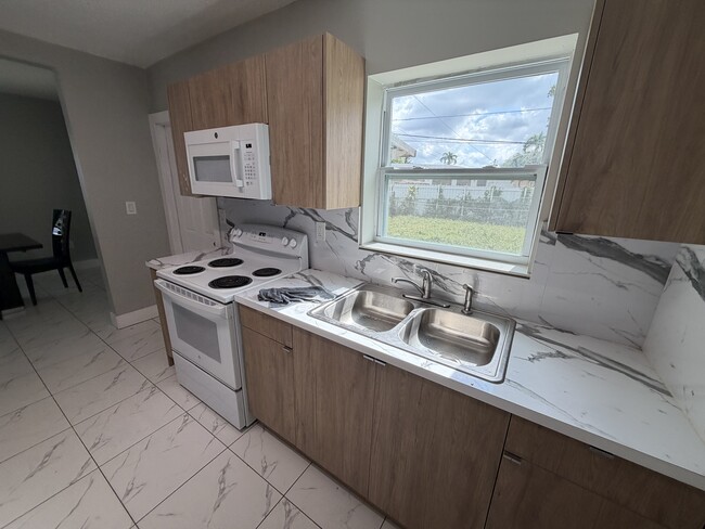 Photo - 15121 NW 32nd Ave