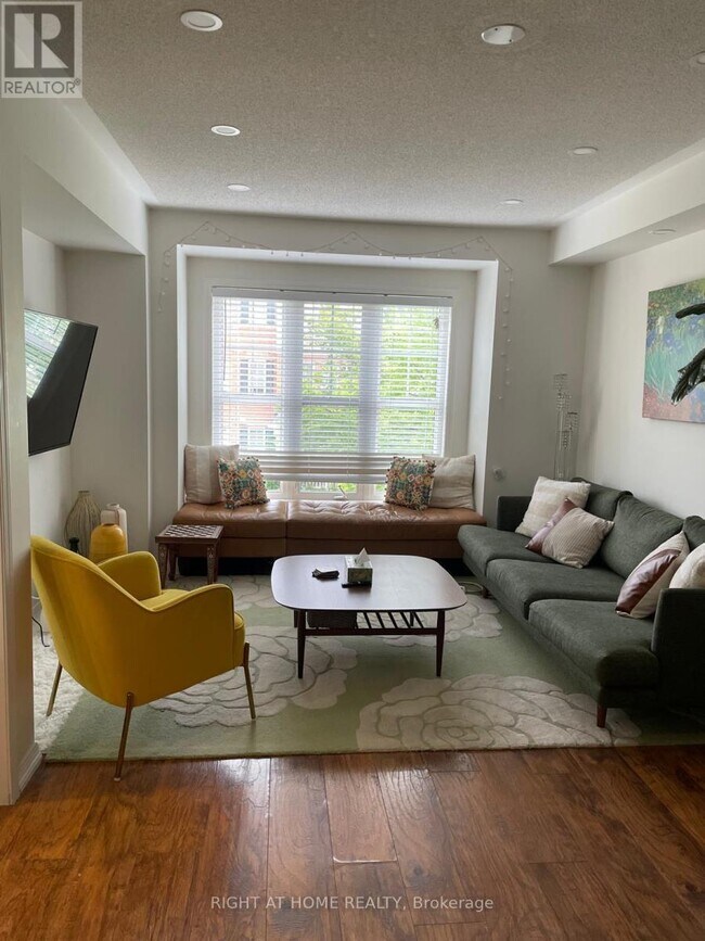 Photo - 948 Brassard Cir