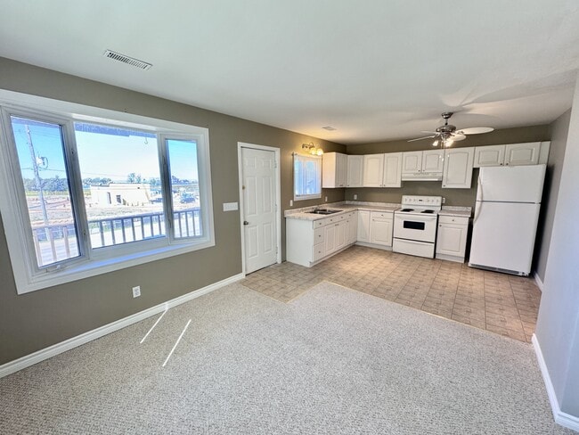 Photo - 1011 Front Rd Unité Upper