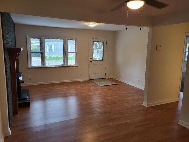 Photo - 1680 Hillcrest Ave