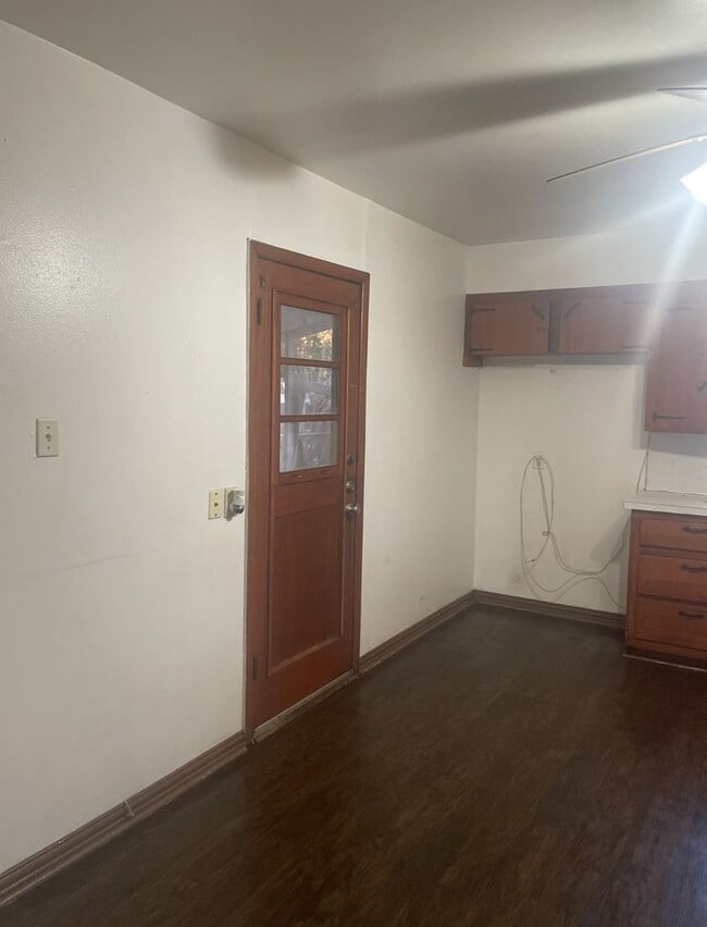 Photo - 3 bed 1 bath 1 car garage- READY NOW!