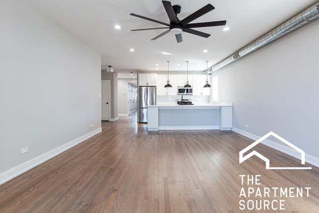 Building Photo - 1241 W Carmen Ave Unit 3e