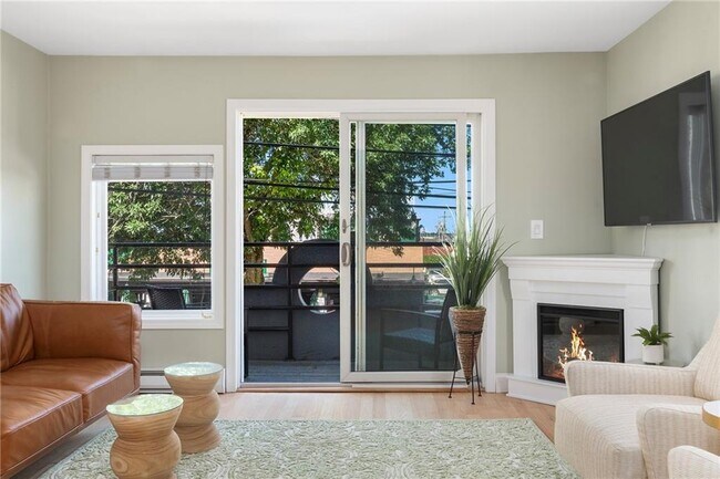 492 Thames St Unit 2