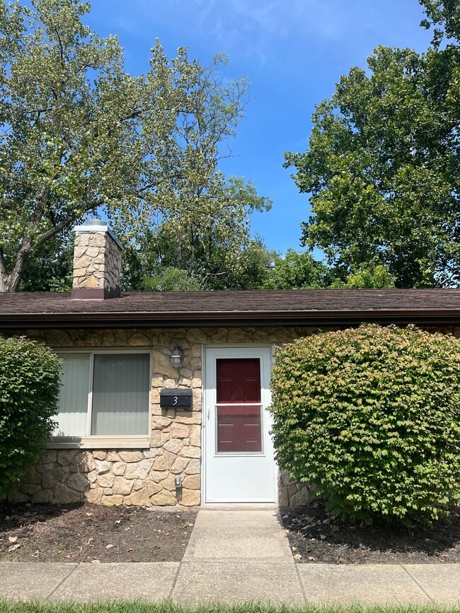 Photo - 35 Edgebrooke Dr Unit 3