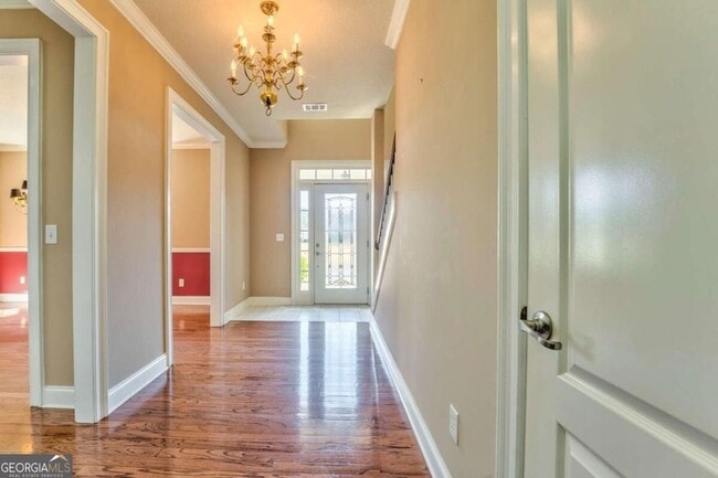 24 Courtyard Ln
