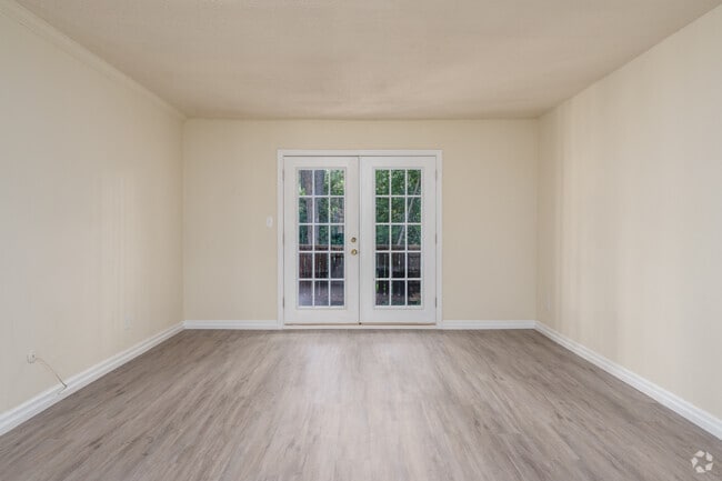 2BR, 1BA - 1,000SF - Living Room