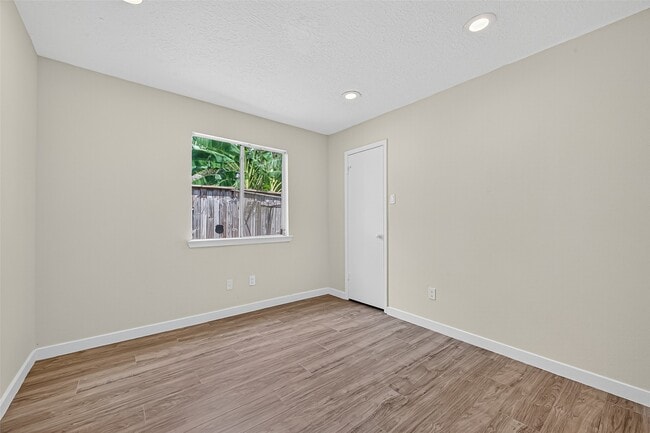 Building Photo - 15914 Val Vista Dr