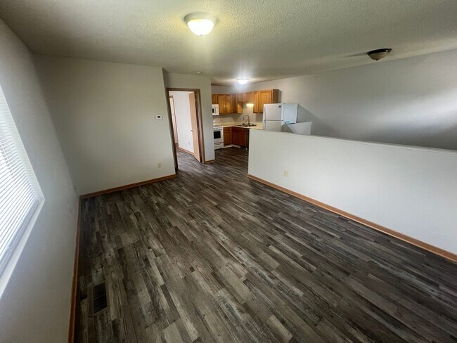 Building Photo - W. 4th Duplexes Unit 1310