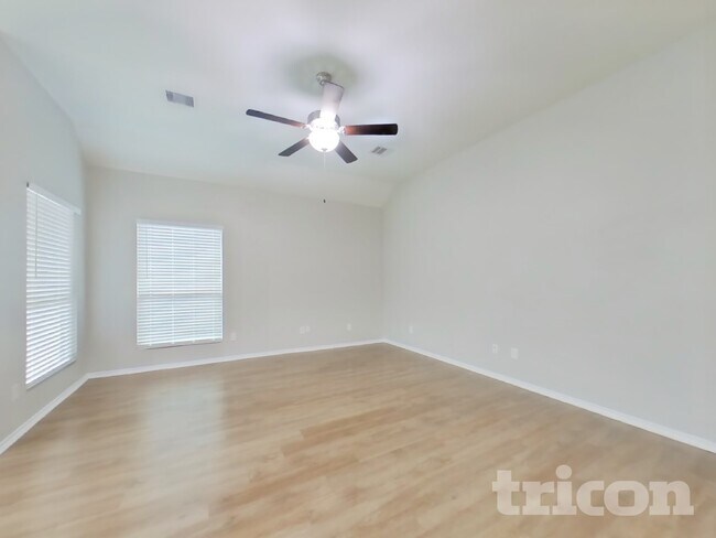 Photo - 955 Oak Falls Dr