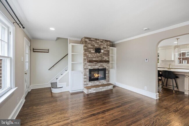 Photo - 113 W Albertson Ave