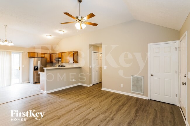 Photo - 112 SADDLESTONE Ct S