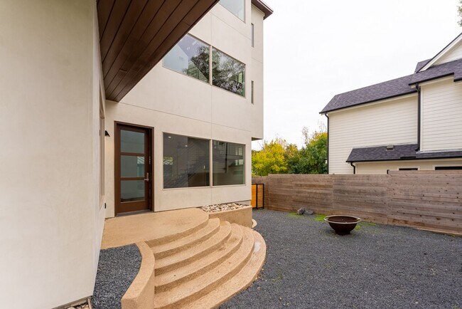 Photo - Gorgeous 4 bedroom, 5 bathroom House in Bouldin Creek!