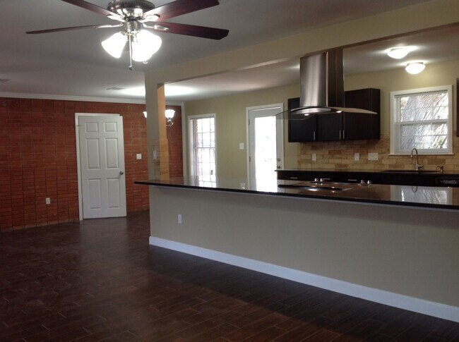 Photo - Gorgeous Remodel - North Austin Home!