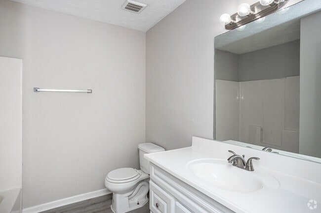 2BR, 1BA - 900SF - Bathroom