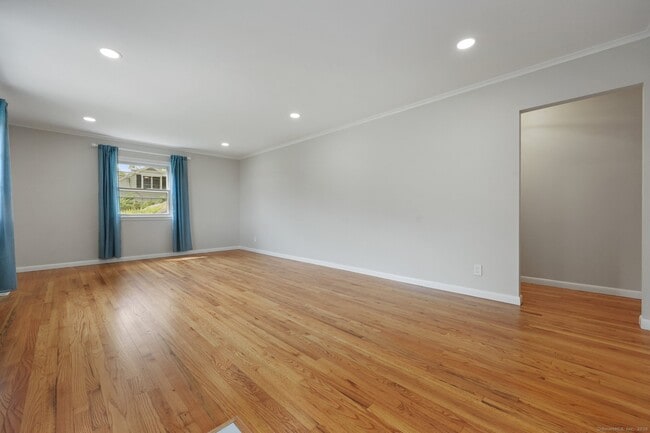 Photo - 13 1/2 Hickory Dr