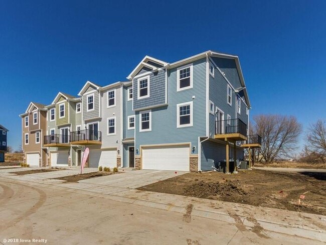 Building Photo - 215 Burr Oak Ct Rental