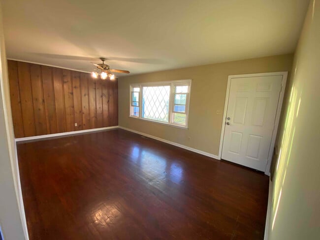 Photo - 104 Stewart Dr