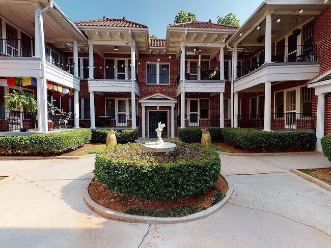 Building Photo - 305 E Ponce de Leon Ave Unit D1