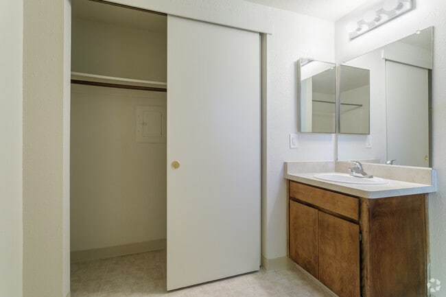 Studio 368 SF - Westpark Plaza