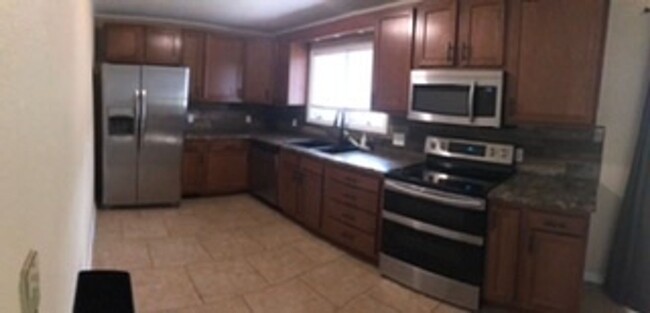 Nice large remodeled 3 bed 2 bath - Nice large remodeled 3 bed 2 bath House