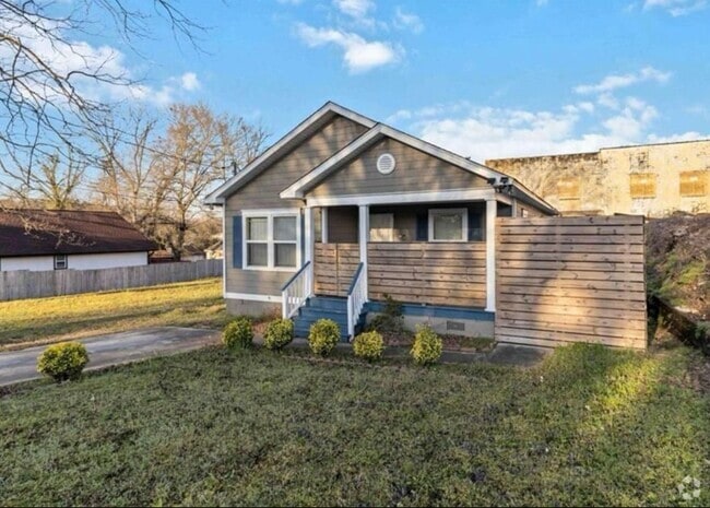 Building Photo - 4bd/2ba Home Minutes From W. Midtown w/ Fu...