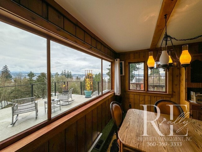 Photo - Charming Vintage Retreat with Stunning Views in Port Orchard