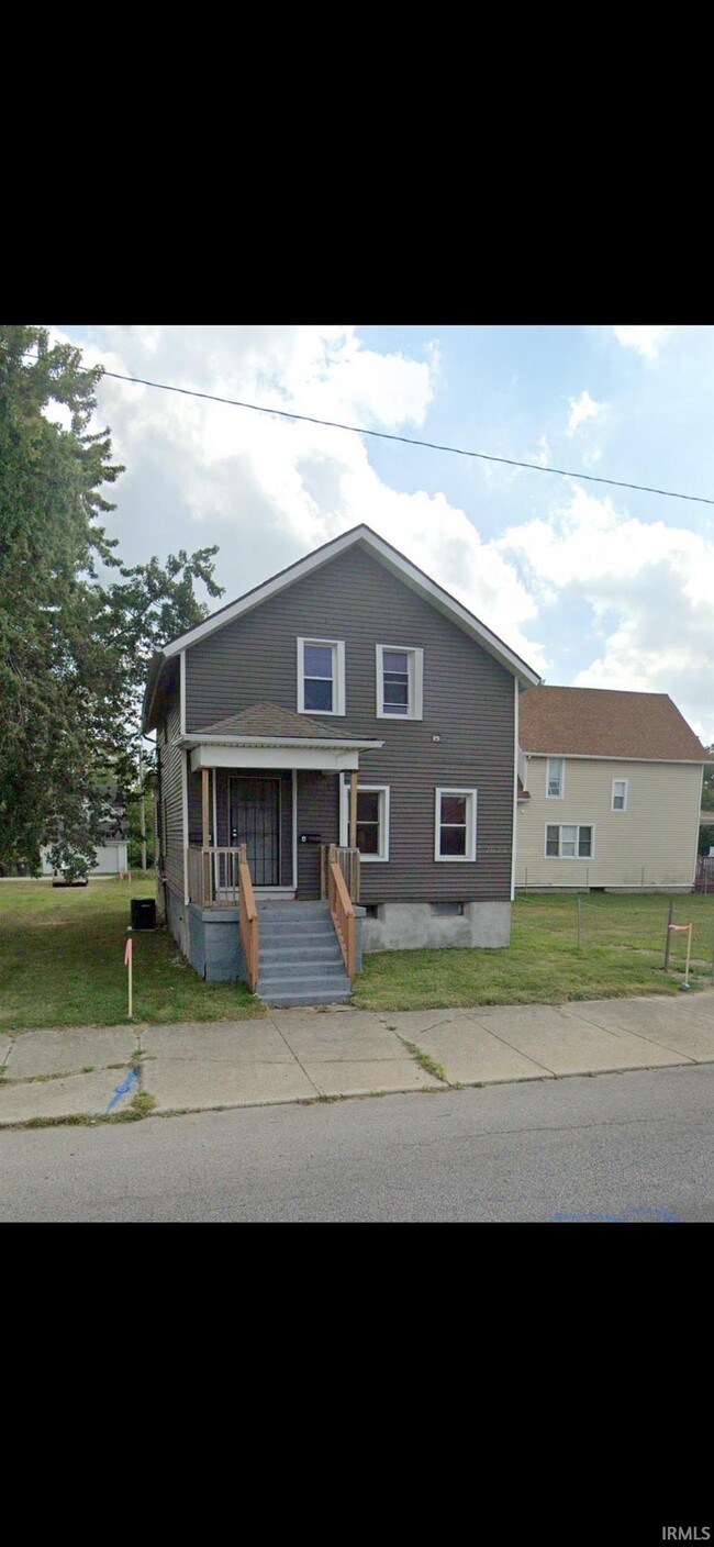 Building Photo - 708 E Jefferson Blvd Rental