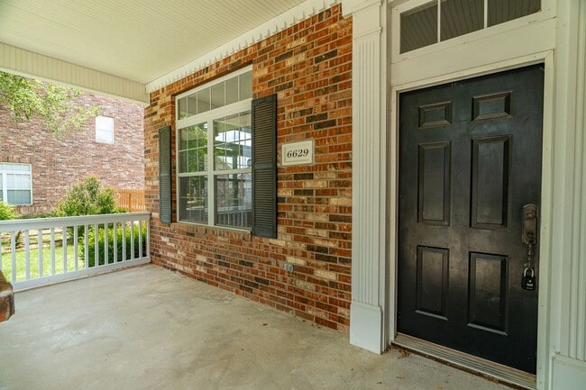 Photo - Fabulous & Spacious 4 Bedroom home in Har-Ber Meadows w/bonus room!