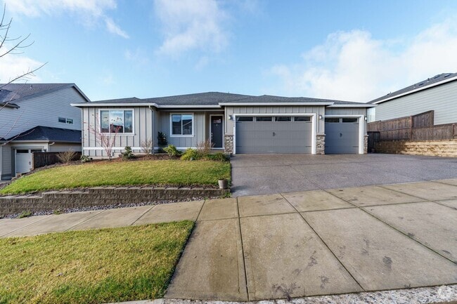 Building Photo - Charming 3-Bedroom, with Office and 2 Bath... Rental