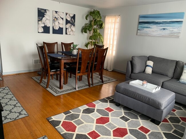 Building Photo - 2014 Davis Ave Unit 1st fl