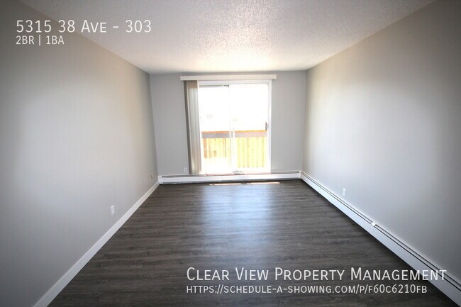 Photo - ? Beautifully Renovated 2-Bedroom Suite in Taber Manor! ??Showings at (514) 586-5605?? Unité 303
