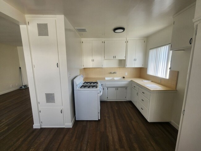 Photo - Raymond Unit B