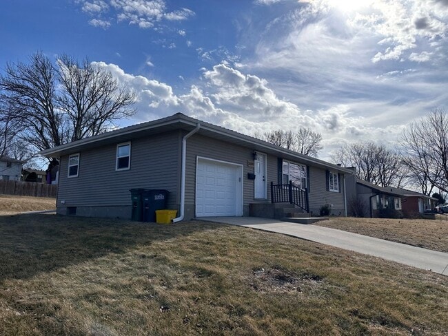 1694 Earl Dr