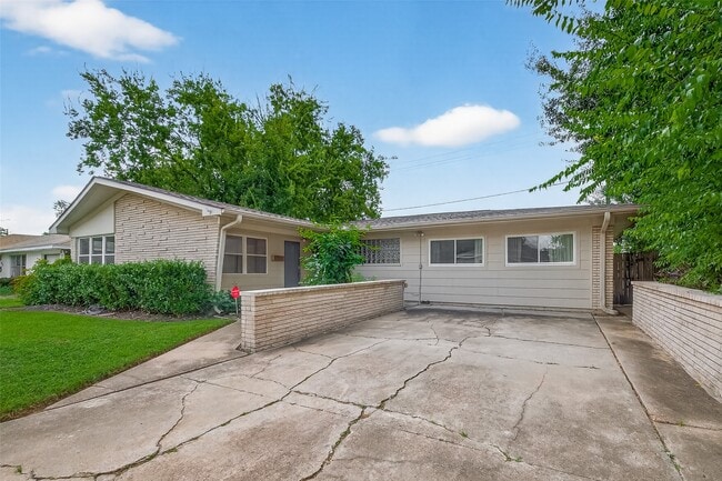 Photo - 5001 Libbey Dr