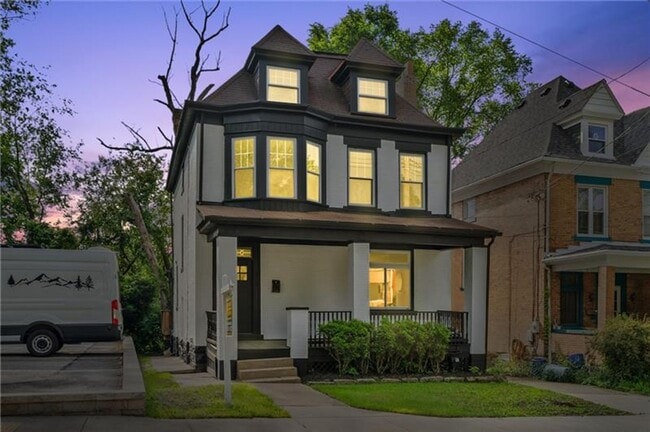 Photo - 220 Dewey St