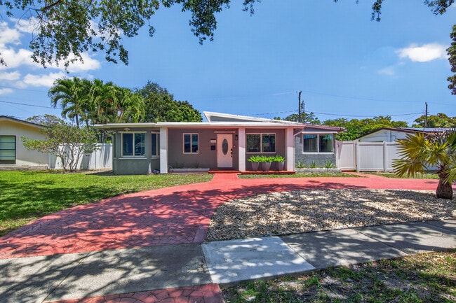 Building Photo - 211 S 57th Way