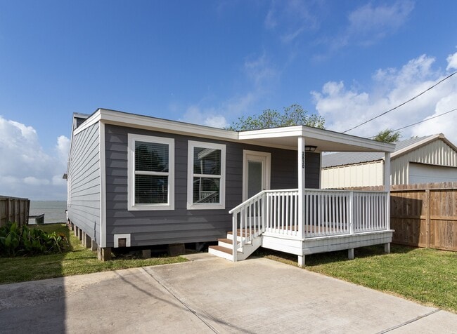 Building Photo - 2830 Bay Oaks Harbor Dr