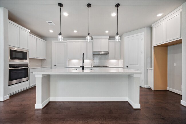 103 E Christine Manor Dr