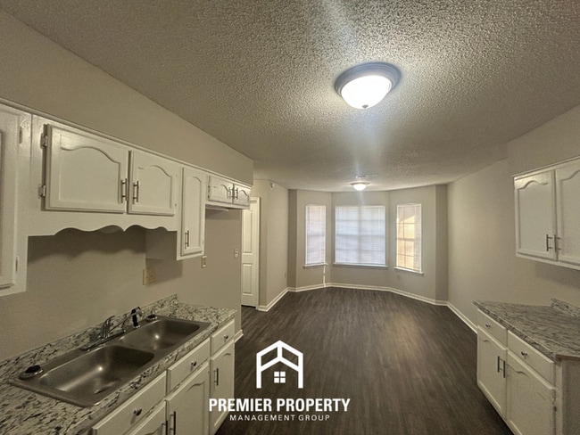 Photo - 7130 Redfern Dr