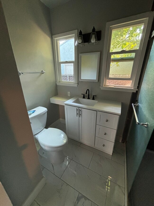 Photo - 564 E 5th Ave