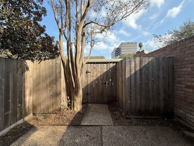 Photo - 3636 Lake St