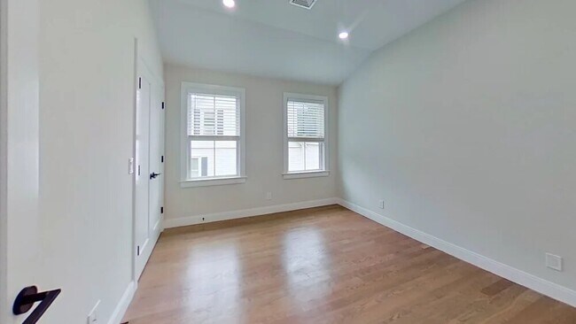 153 Foster St Unit 3D