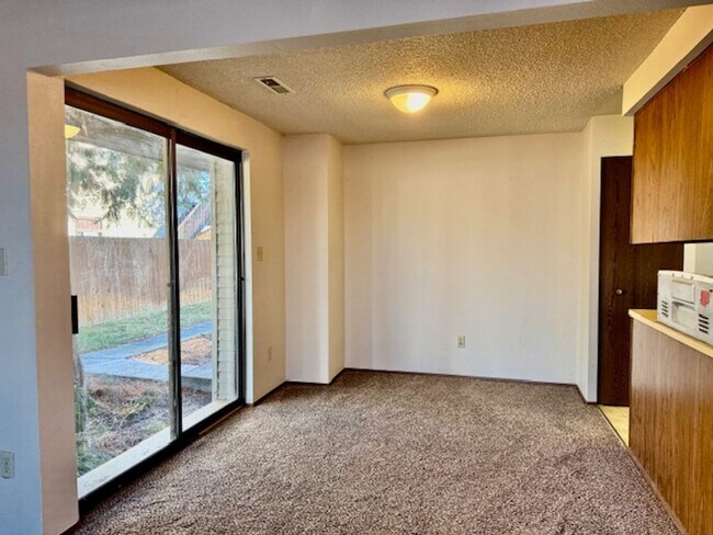 Photo - 1211 W Ivy Ave Unit #201