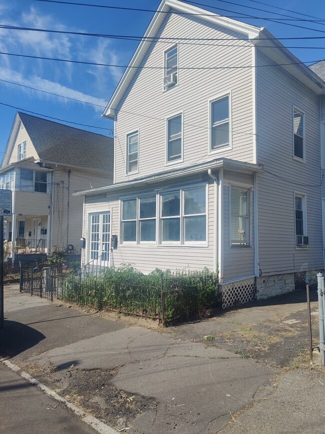 Photo - 322 Catherine St
