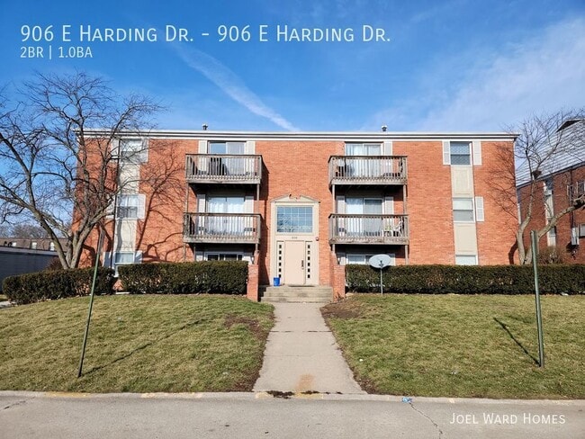 Photo - 906 E Harding Dr House