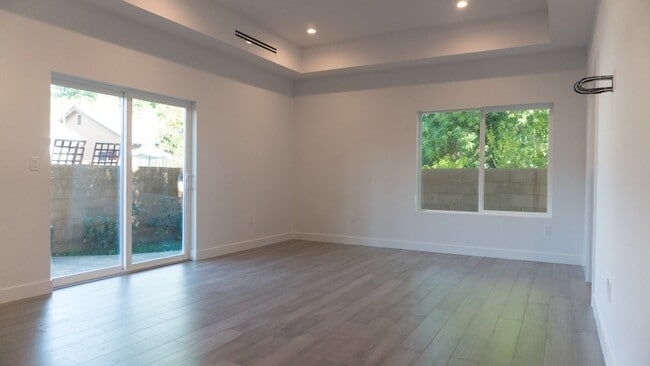 Photo - 6850 Encino Ave