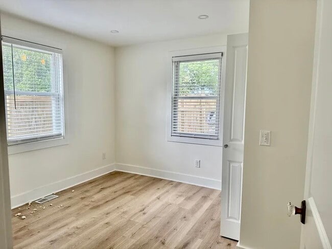 Photo - 2850 Appleton Ave